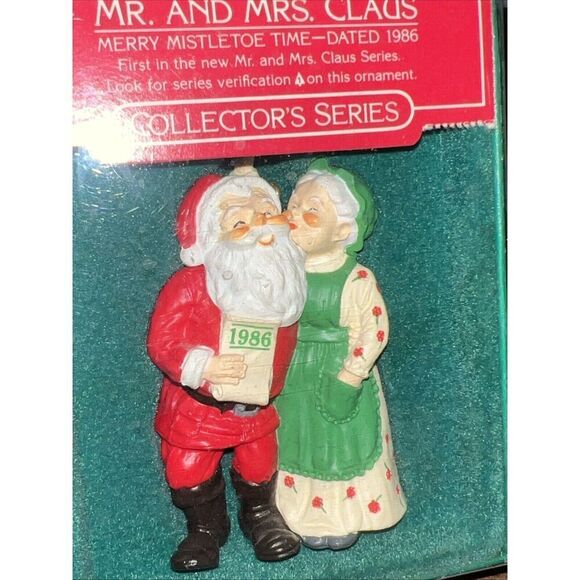 Hallmark 1986 Mr and Mrs Claus -Merry Mistletoe Time - Picture 3 of 5